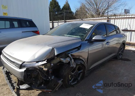 2025 Kia K4 Lxs z USA, uszkodzony, nr VIN 3KPFT4DE0SE028387